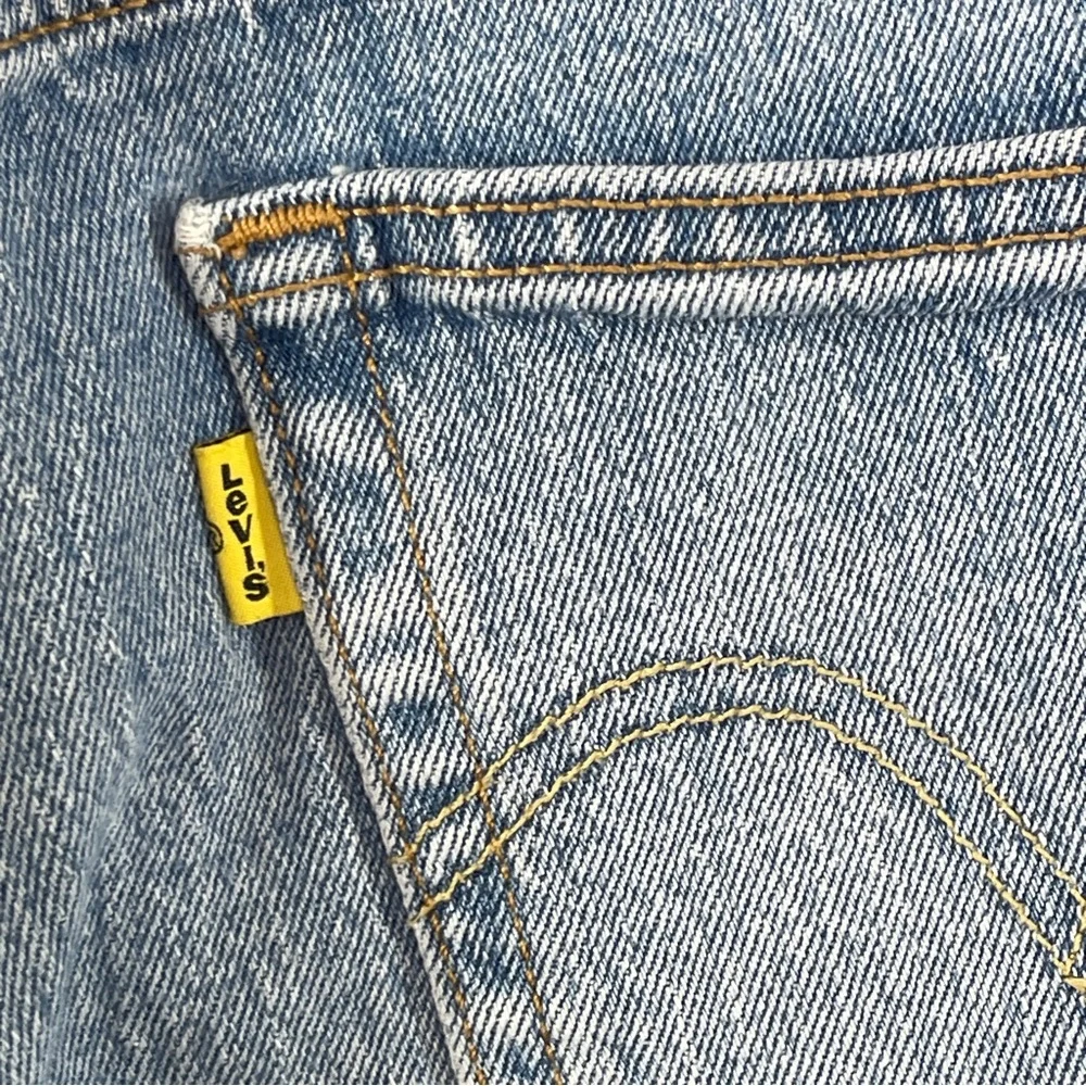 Levi's 501 Peanuts Denim Shorts Size 25 Snoopy Woodstock Button Fly Yellow Tab - Picture 6 of 11